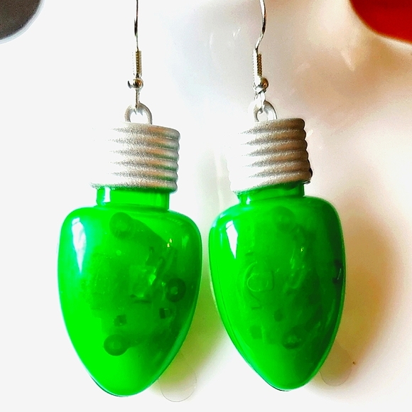 Green Christmas Lights Earrings Light Up Green Light Bulbs Holiday Earrings NWT - Picture 2 of 5